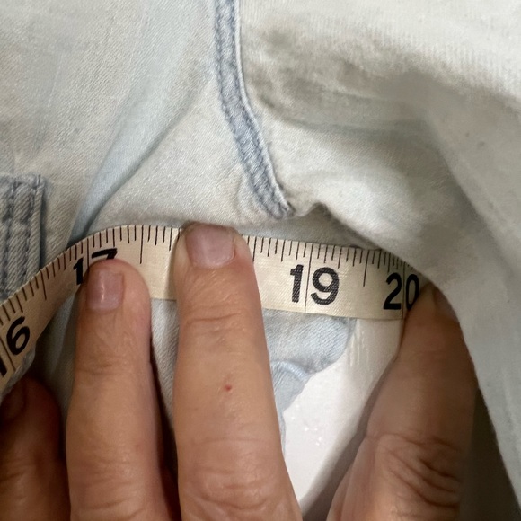 The Loft “softened” chambray light weight denim shirt Sz Medium - Picture 5 of 11